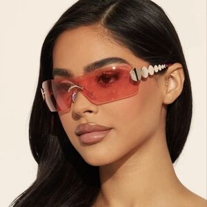 * Fashion Nova Clearly A Vibe Sunglasses Unisex Pink